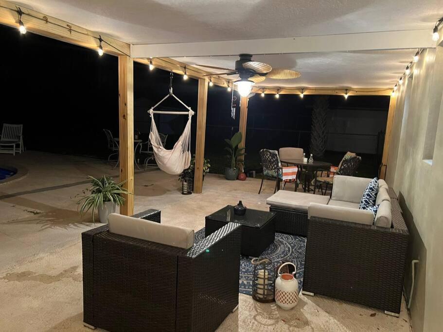 Pool House With One Of A Kind Garden Holiday home Melbourne