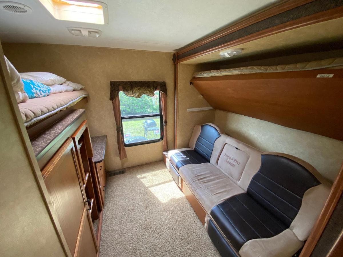 Water Front Tracer Rv By Glampers Camp