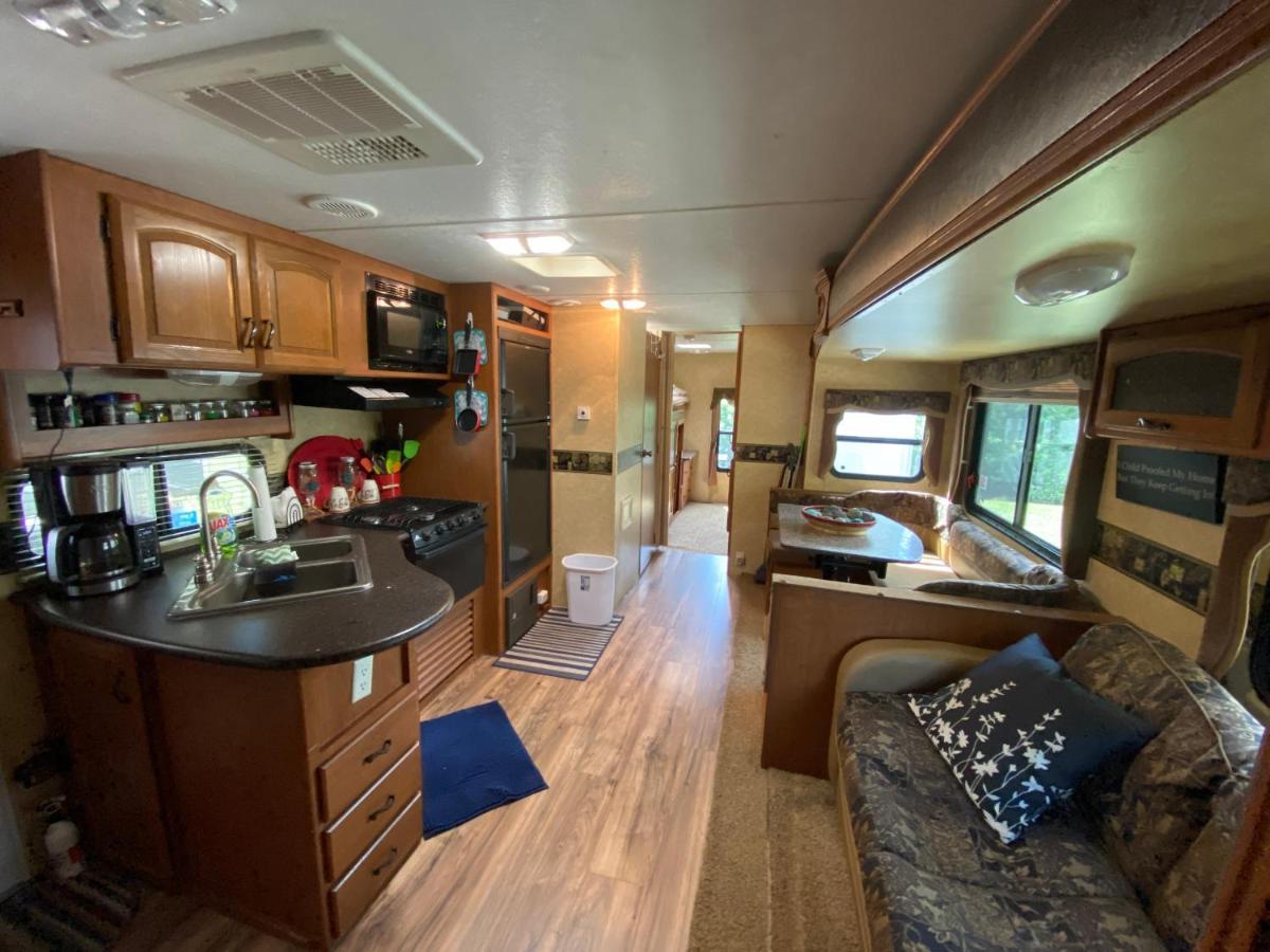 Water Front Tracer Rv By Glampers Camp *