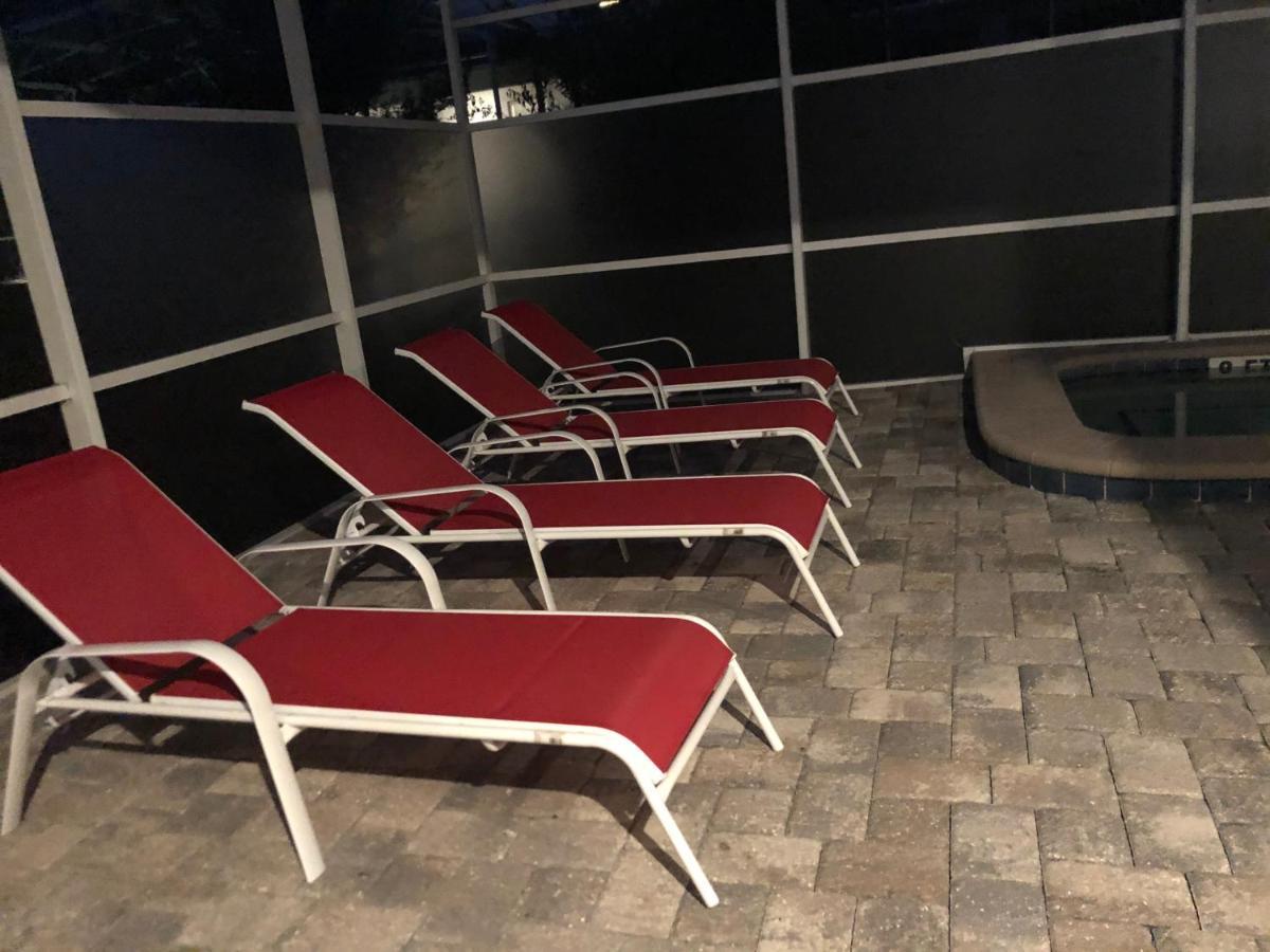 8 Bedrooms, 5 Bathrooms. Theater + Pool/spa + Wifi Davenport