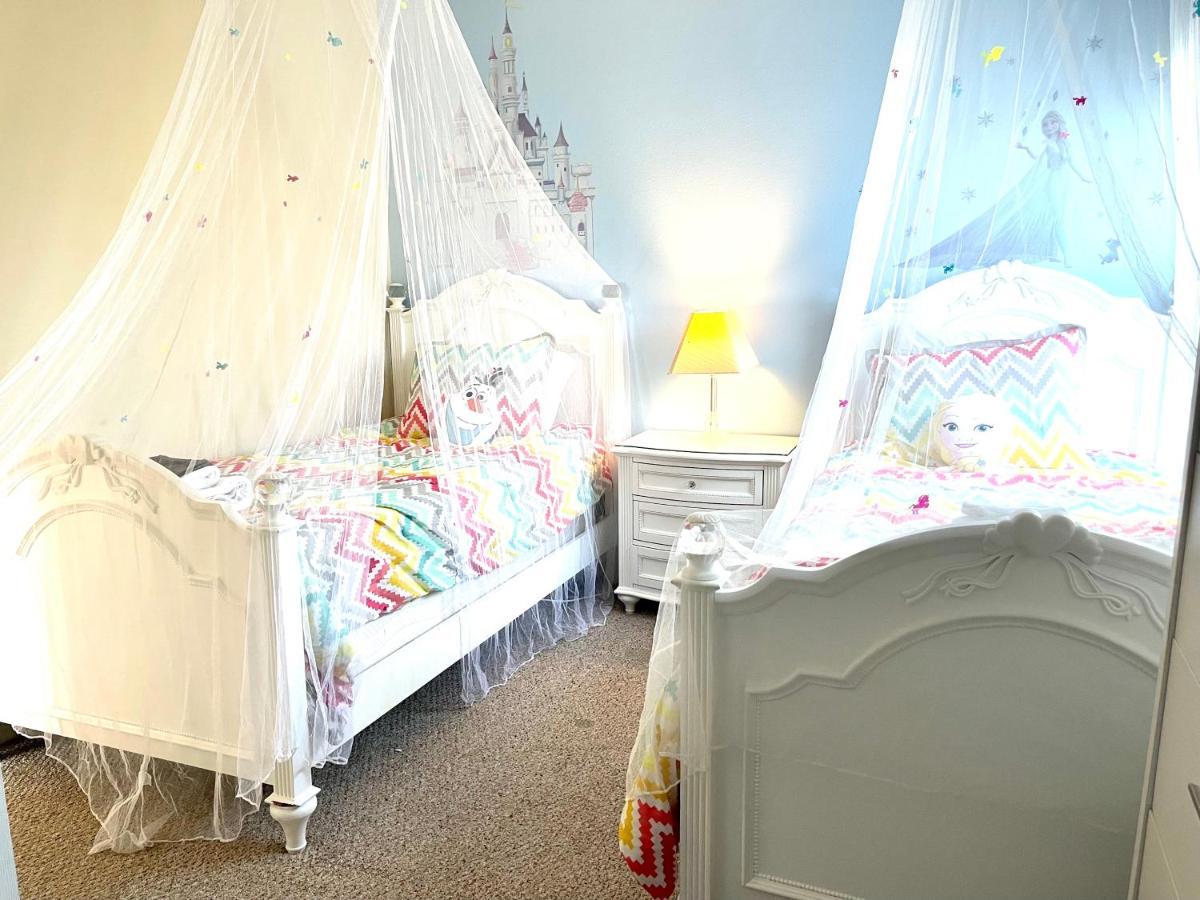 Dream With Hot Tub, Pool, Xbox, Games Room, Lakeview, 10 Min To Disney, Clubhouse