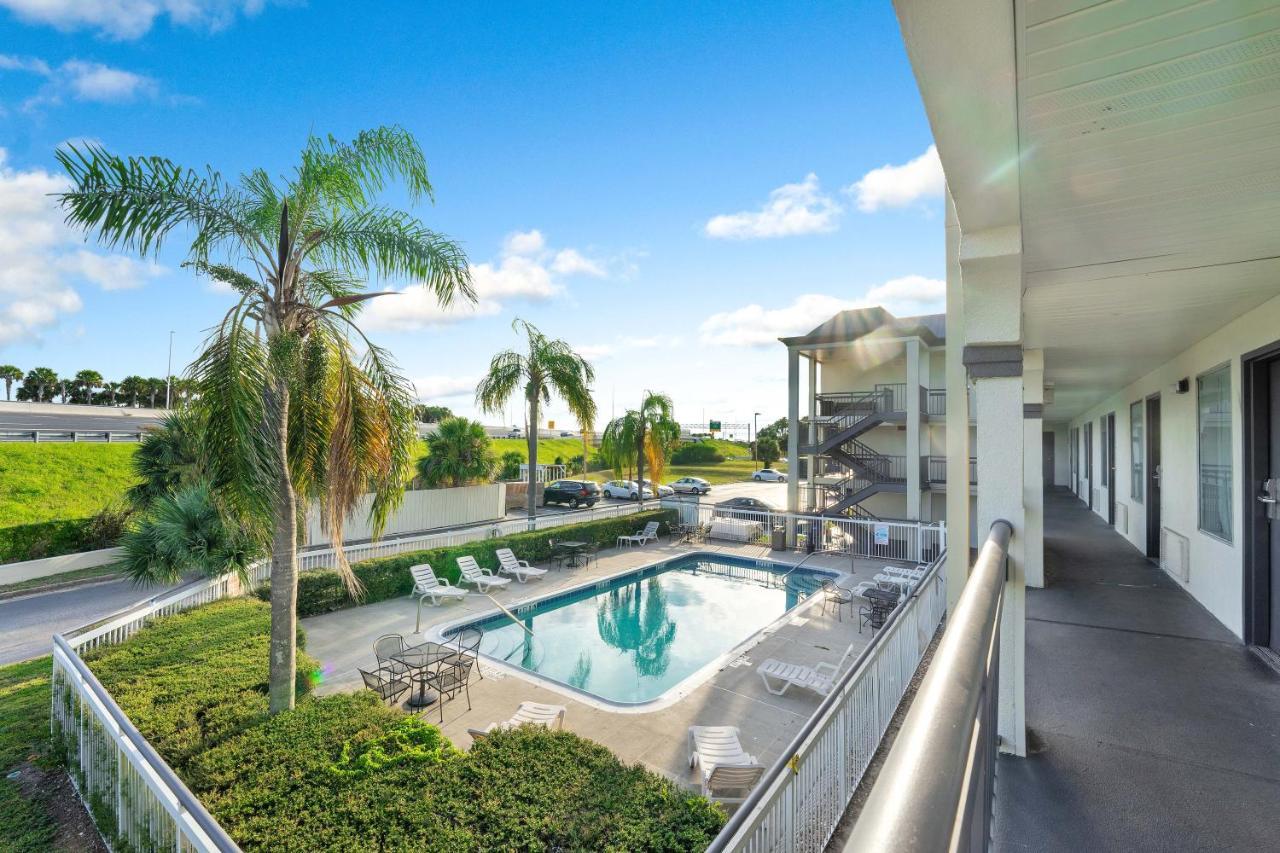 Hotel Super 8 By Wyndham Orlando Near Florida Mall Williamsburg