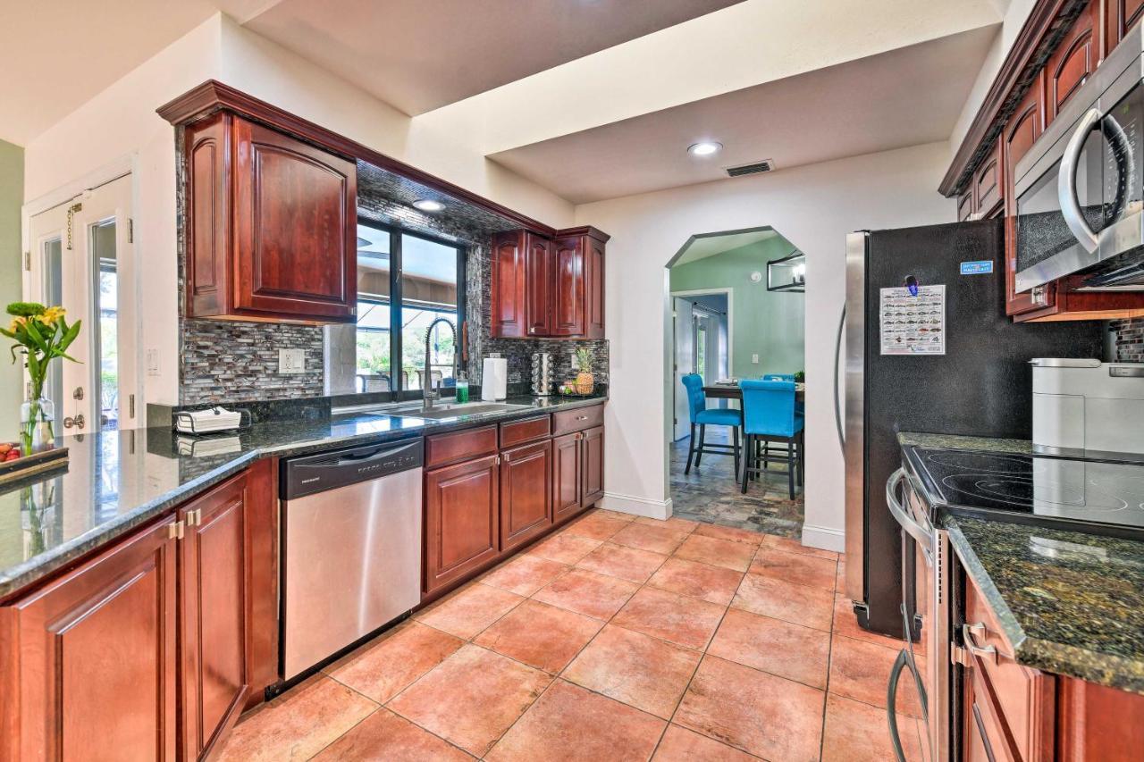 Port Charlotte Retreat With Heated Pool And Spa! Holiday home