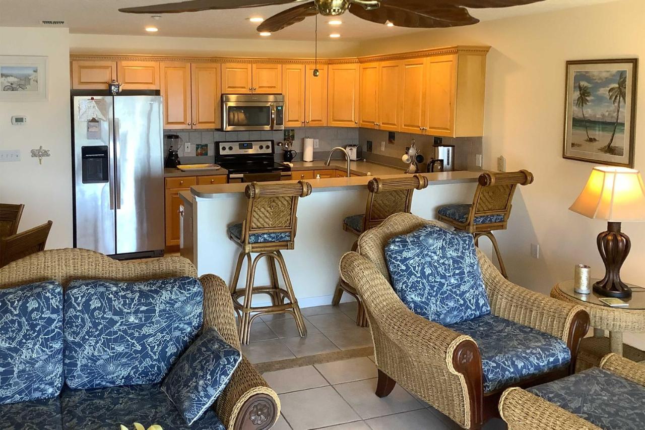 With Stunning Water Views And Large Balcony! Apartment *