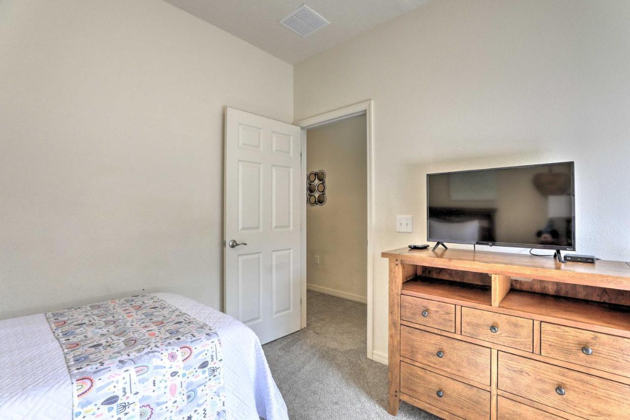 Lucaya Village Townhome With Pool, 6 Mi To Disney! Holiday home *