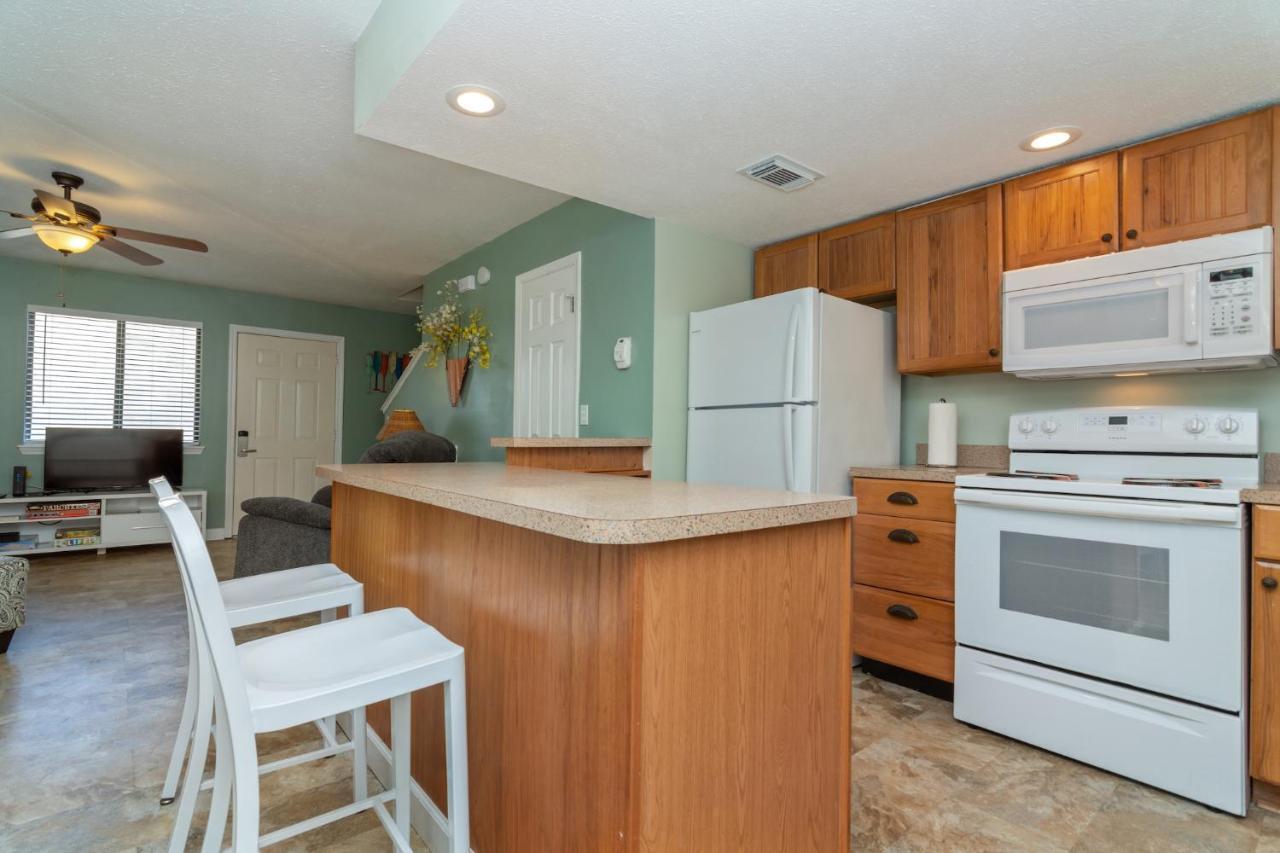 Gulf Highlands 109, 2 Bedrooms, Heated Pool Access, Wifi, Sleeps 6 Panama City Beach