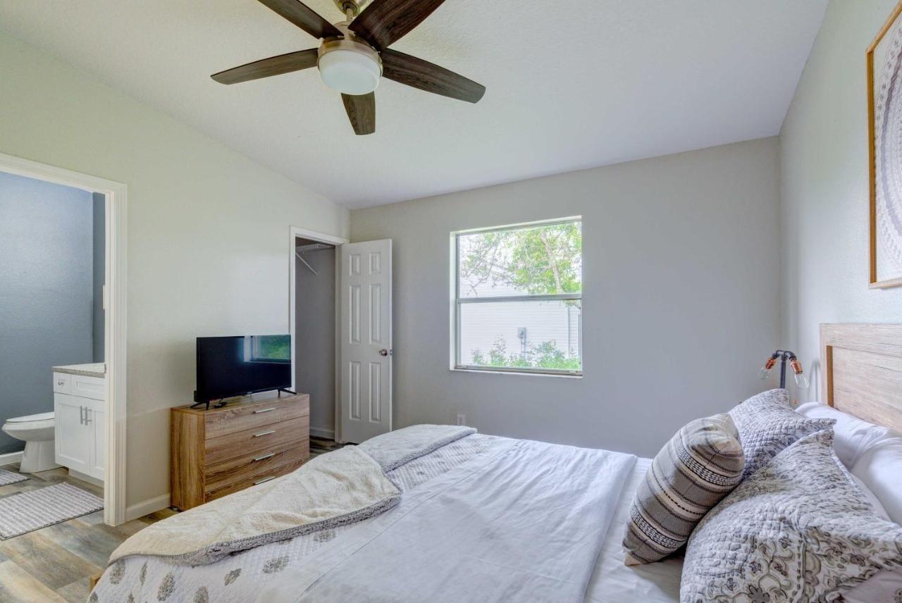 Peaceful Lady With Screened-in Porch! *