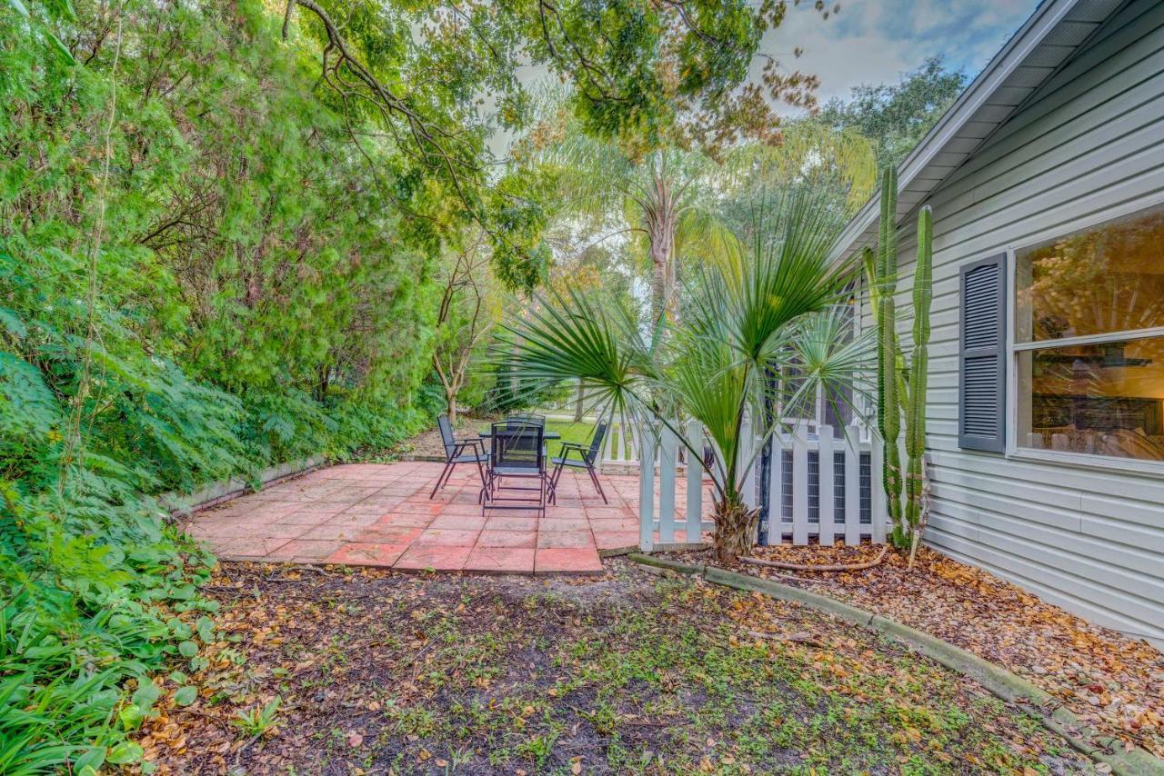 Peaceful Lady With Screened-in Porch! Holiday home Lady Lake