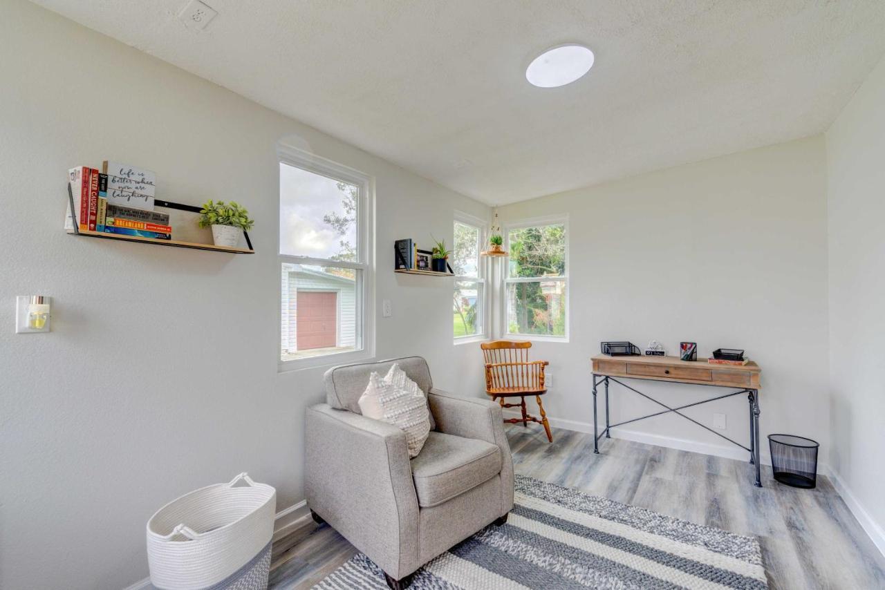 Peaceful Lady With Screened-in Porch! Holiday home Lady Lake