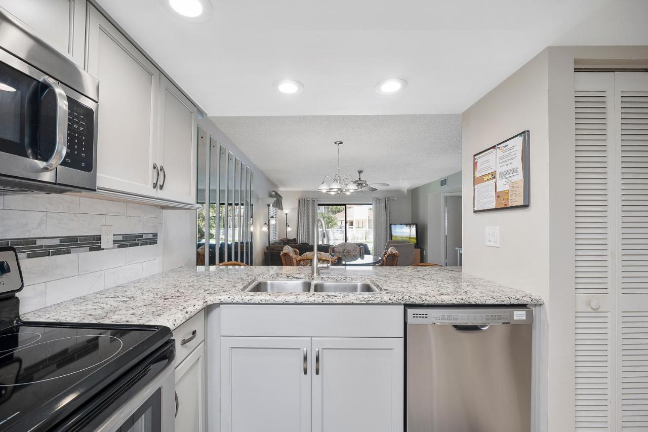 - Ocean Village Club E17 Apartment