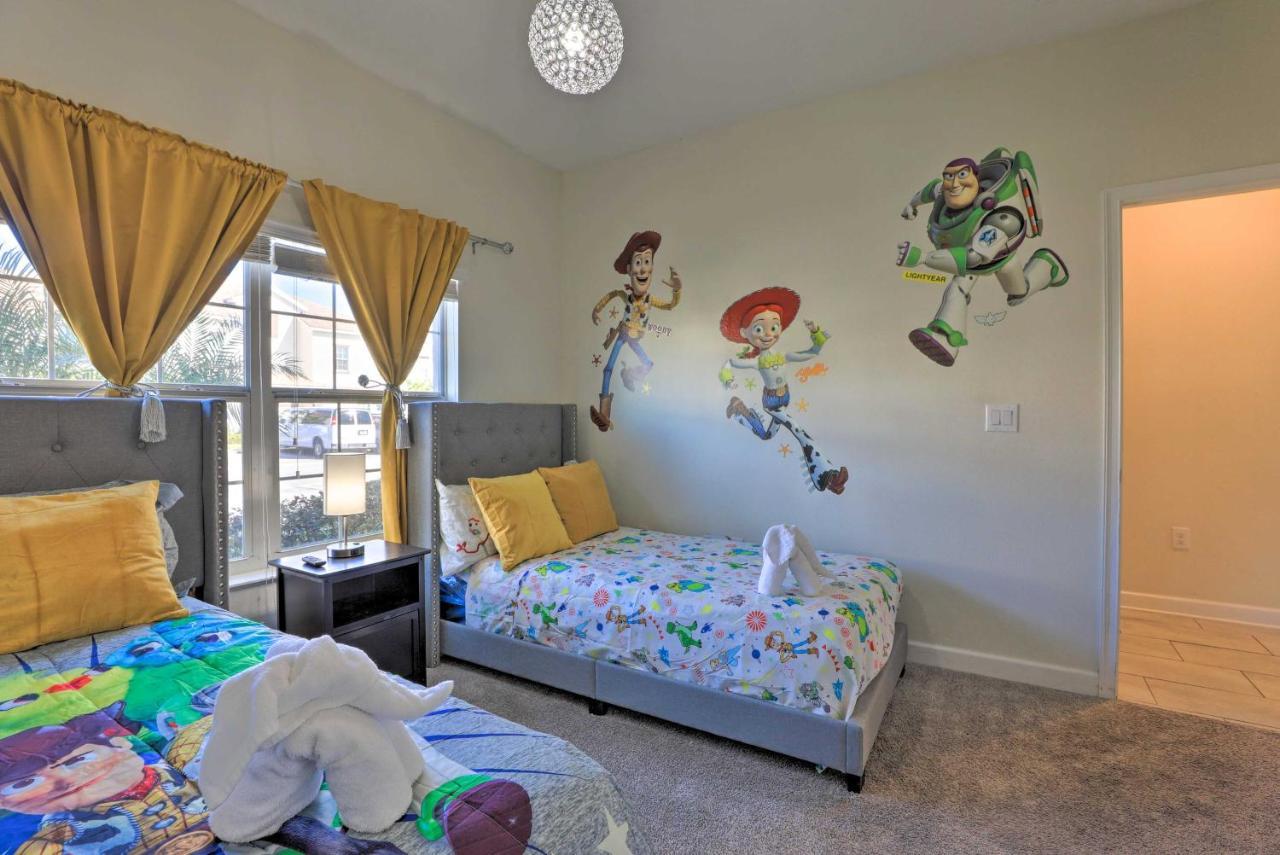 With Pool - 9 Mi To Disney! Holiday home *