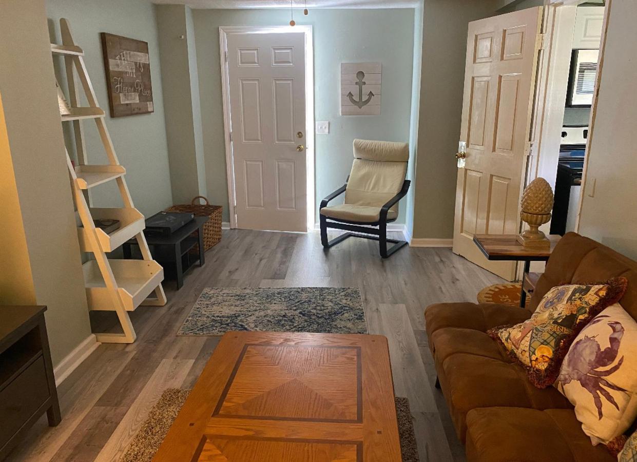 Resort Option1 3 Bedroom House Only Option2 Studio Cottage Only Option3 House Plus Cottage Fenced Backyard Private Patio Areas Grill Firepit Plenty Parking! Quick Access 10 Min To Beach Airport Delray West Palm Lake Worth Beach