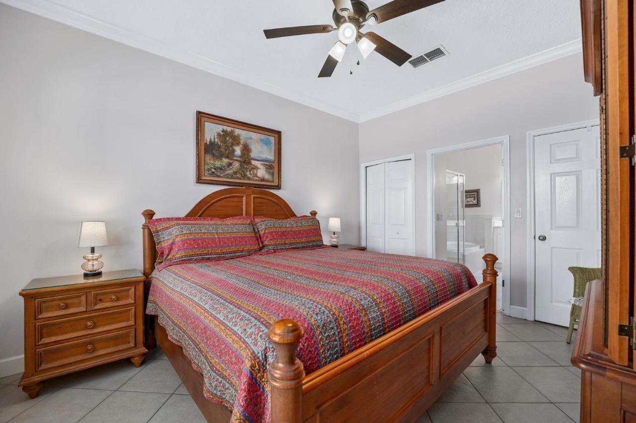1033 Cinnamon Apartment