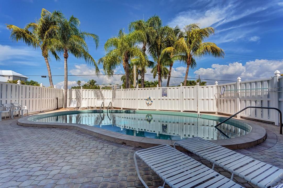 Apartment Castle 105, Gulf Front, 2 Bedrooms, , Elevator, Sleeps 6, Heated Pool *