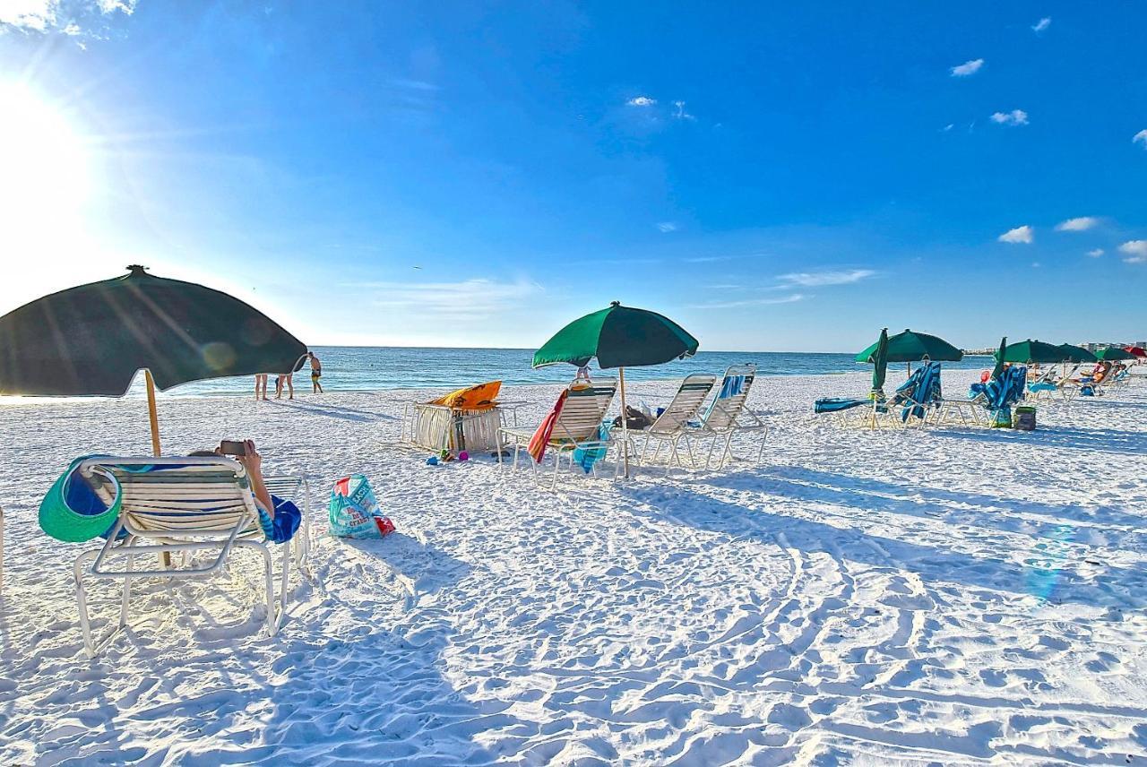Village Des Pins 3645, 2 Bedrooms, Pool Access, Wifi, Hot Tub, Sleeps 4 *