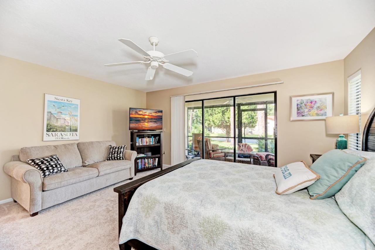 Village Des Pins 3645, 2 Bedrooms, Pool Access, Wifi, Hot Tub, Sleeps 4