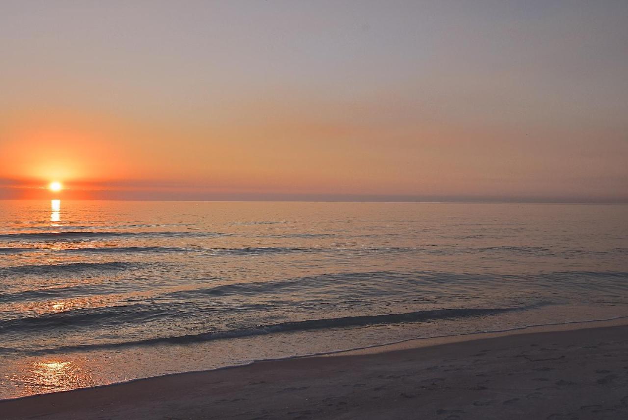 Village Des Pins 3645, 2 Bedrooms, Pool Access, Wifi, Hot Tub, Sleeps 4 * Sarasota