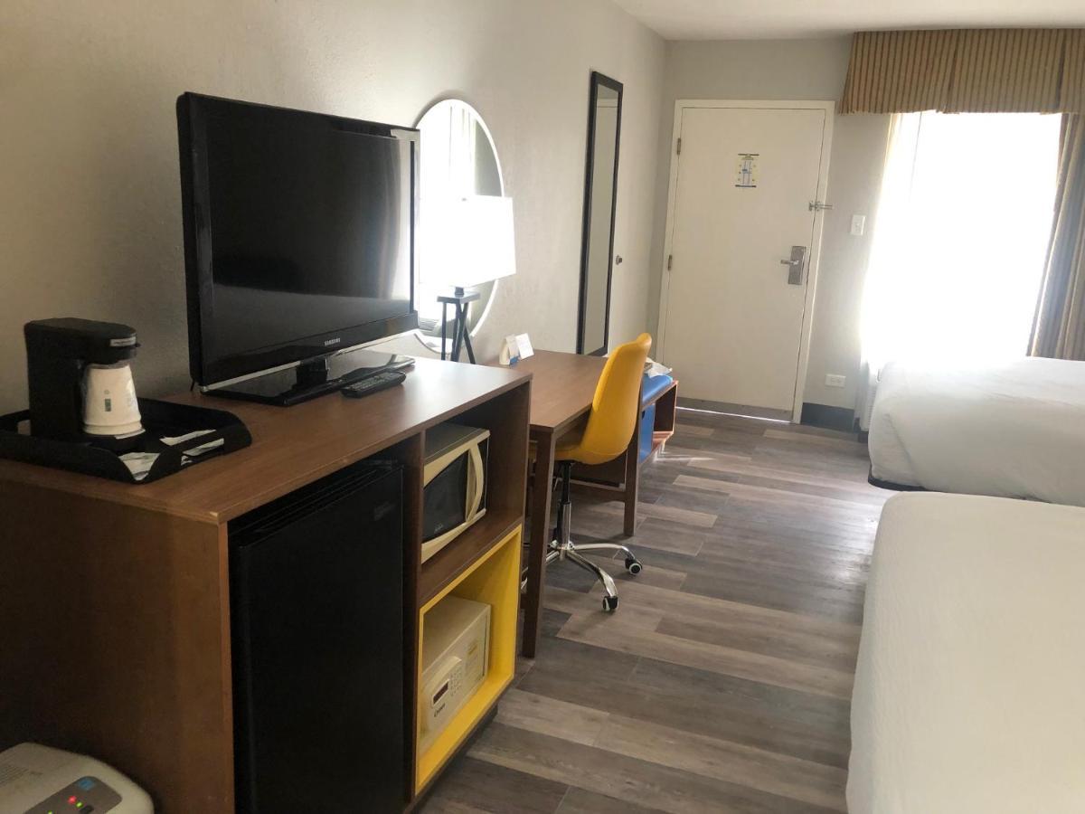 Days By Wyndham Town Center 3*