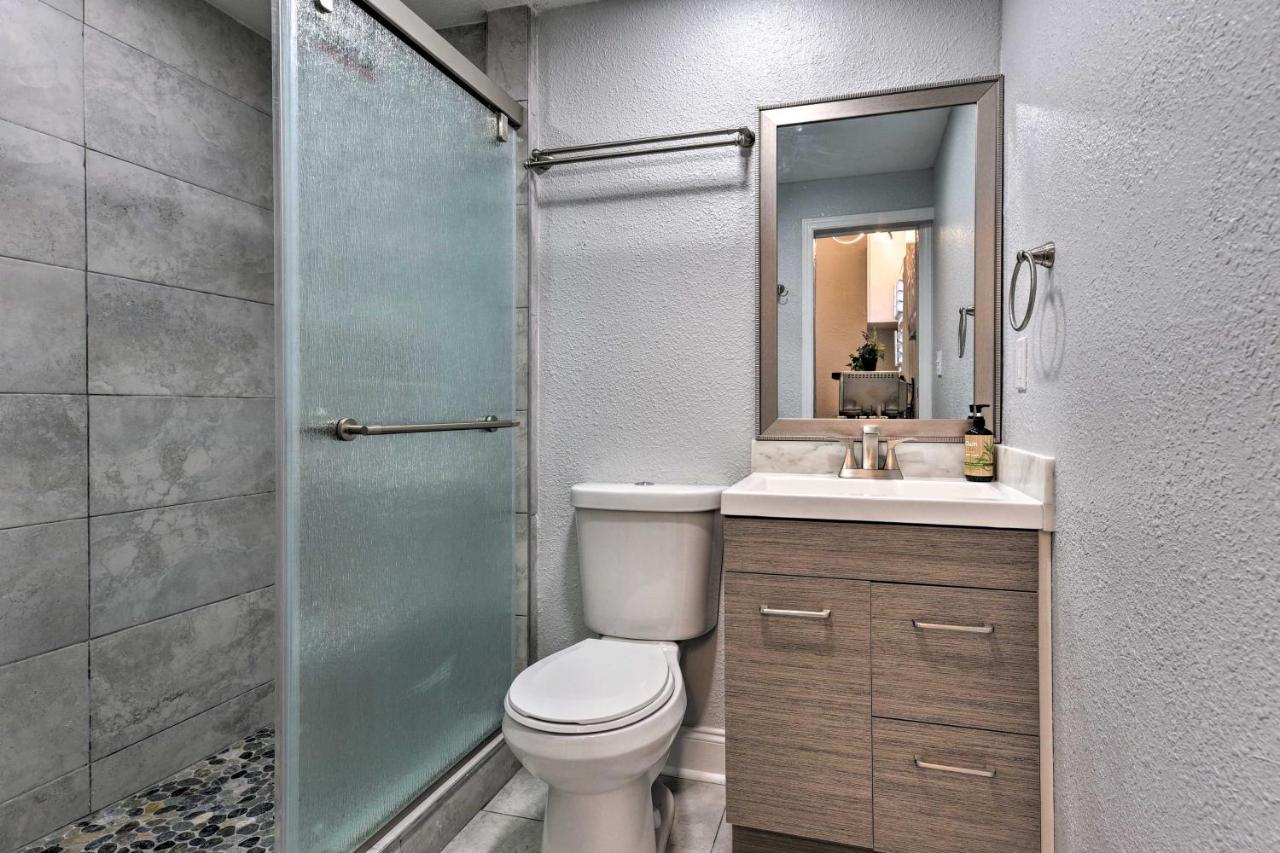 Cozy - 10 Miles To Downtown! Apartment