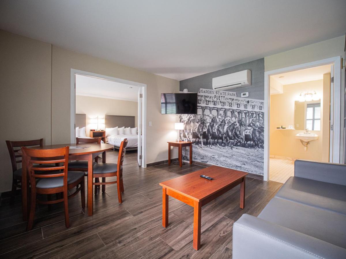 Equus I75 Hotel 3*