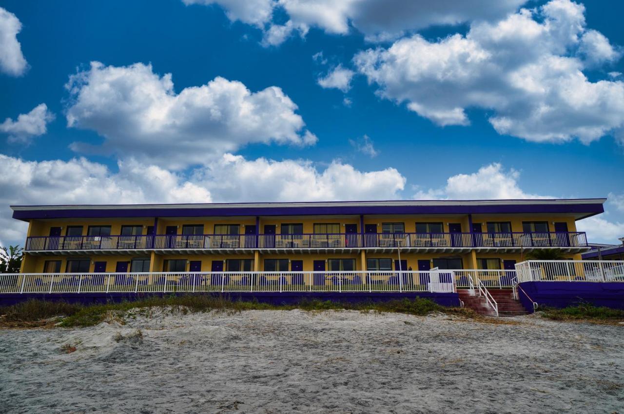 Sandals Hotel 3*