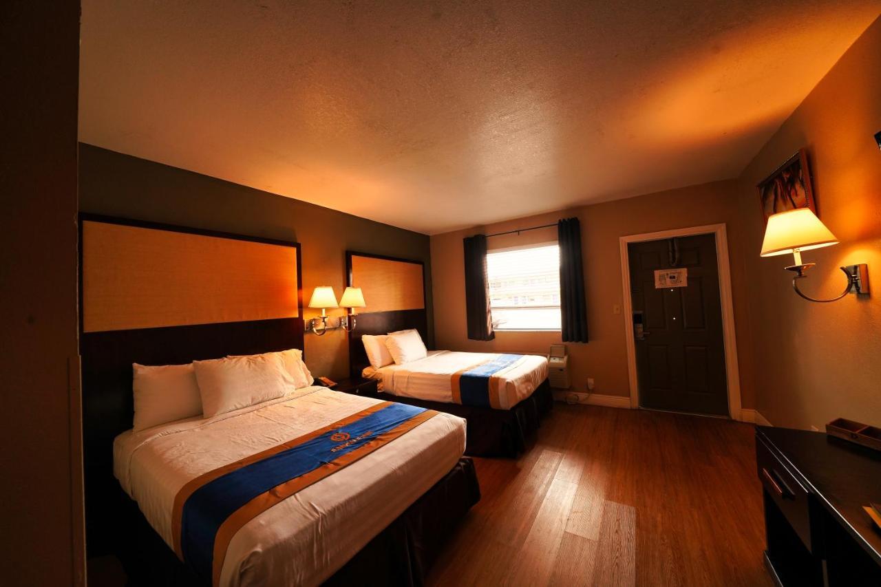 Sandals Hotel 3*