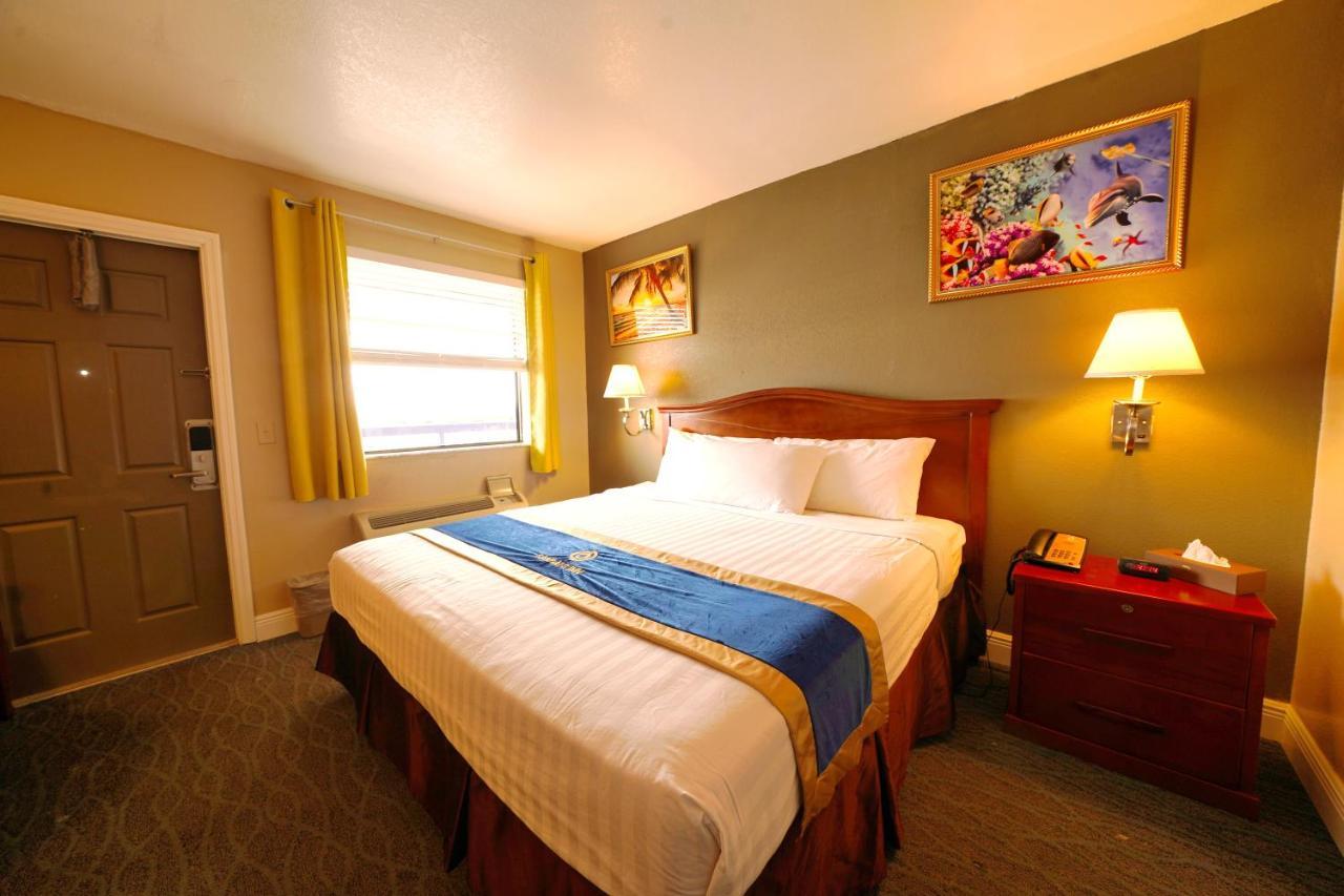 Hotel Sandals 3*