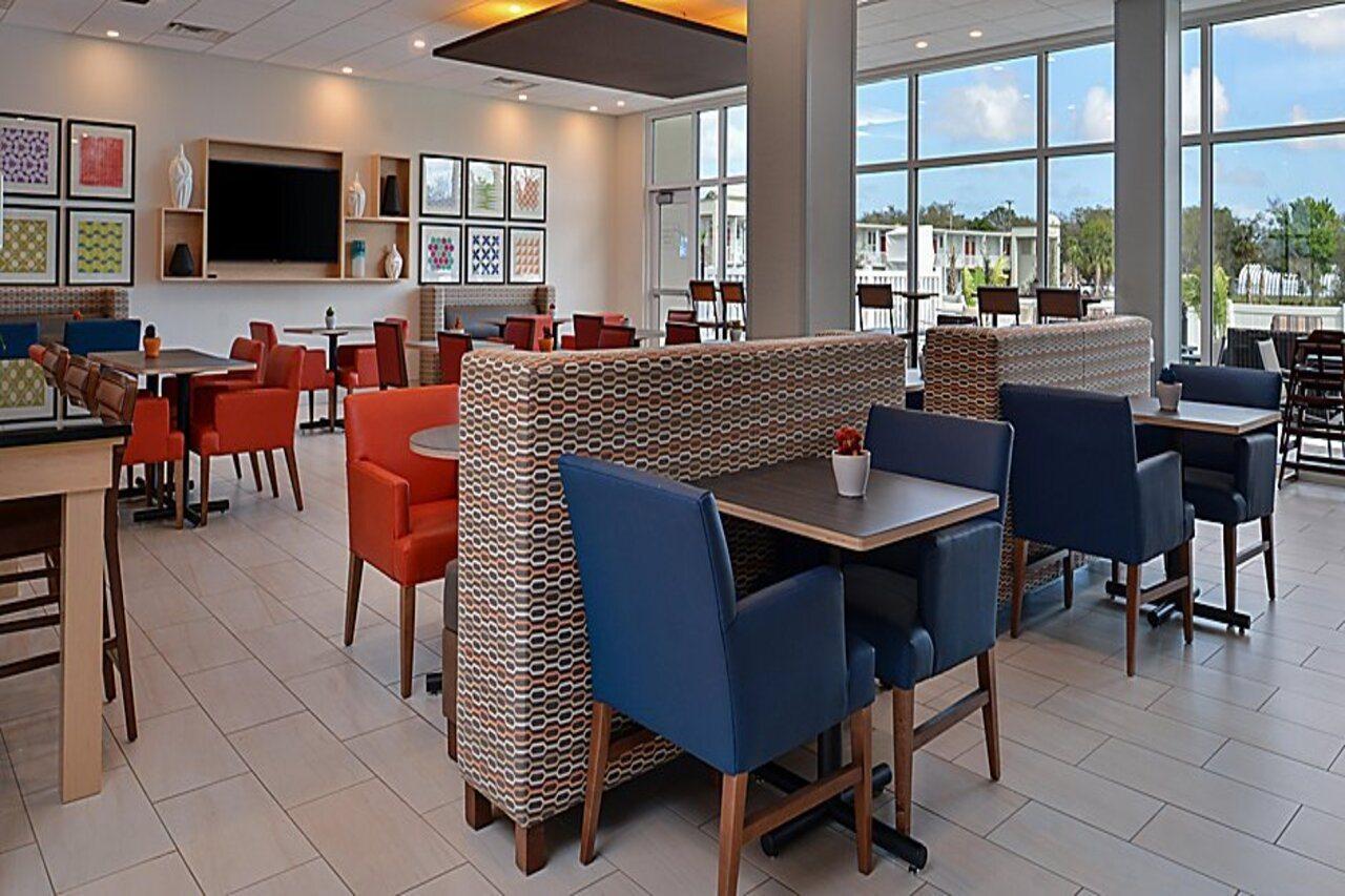 Hotel Express Melbourne West By Ihg
