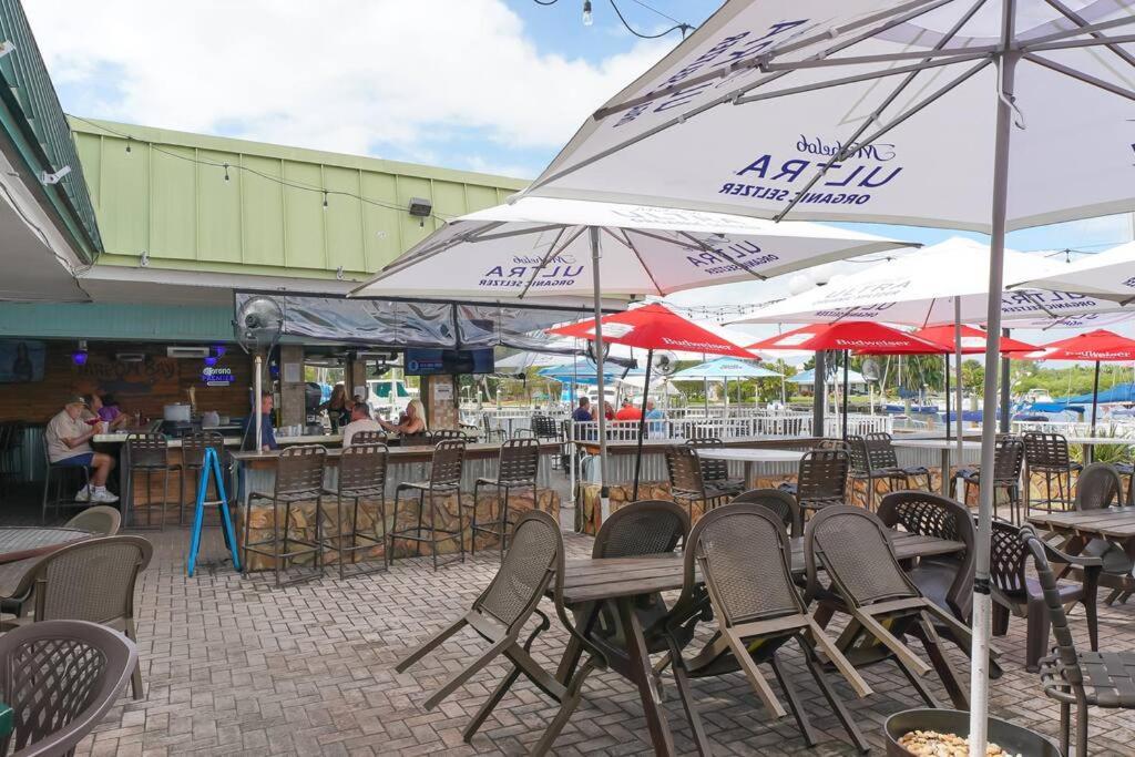 127 - Waterfront, Heated Pool, Huge Tv, Tiki Bar & Grill *