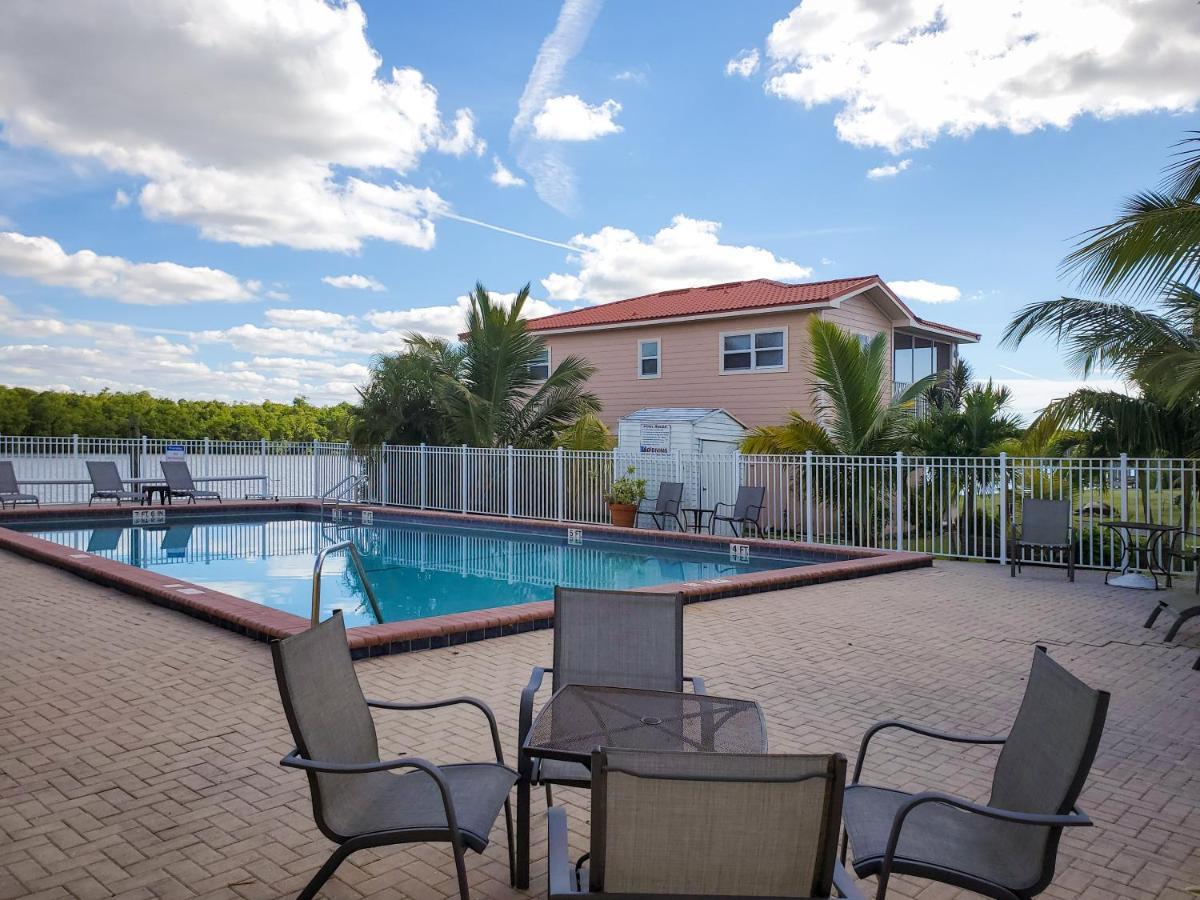Hotel Captain's Table By Adventures Everglades City