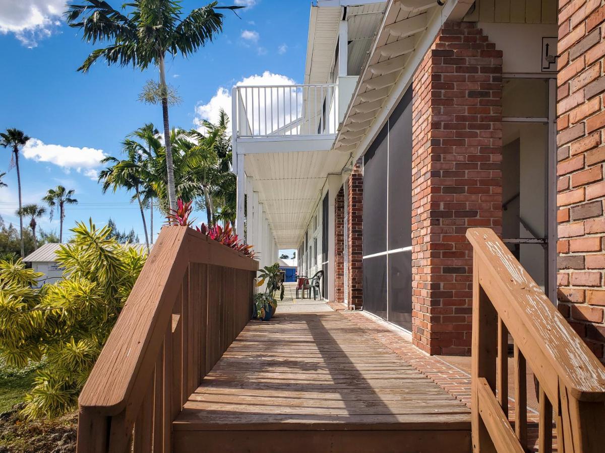 Hotel Captain's Table By Adventures Everglades City