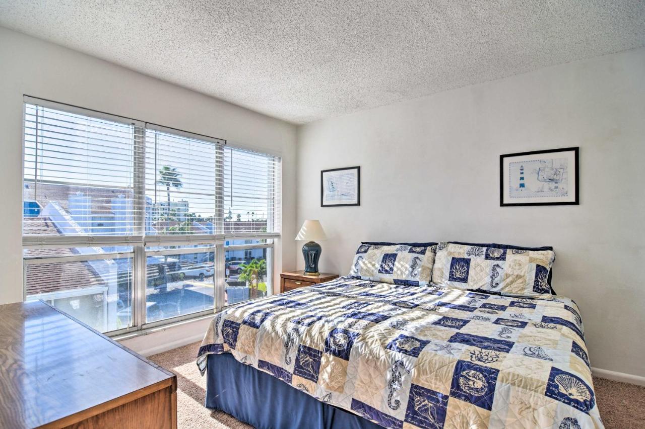 Coastal Madeira Beach - Walk To Gulf! Apartment