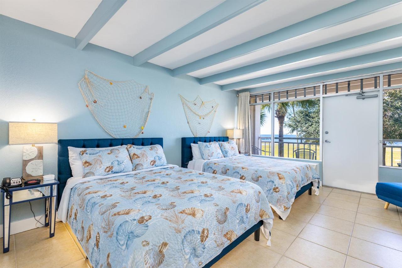 Apartment Where The Dolphins Play! *