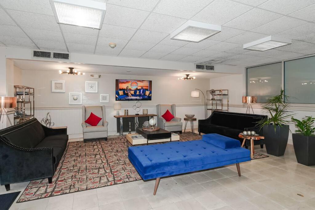 127 - Waterfront, Heated Pool, Huge Tv, Tiki Bar & Grill Sarasota