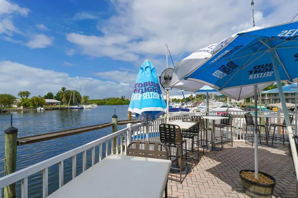 Apartment 127 - Waterfront, Heated Pool, Huge Tv, Tiki Bar & Grill