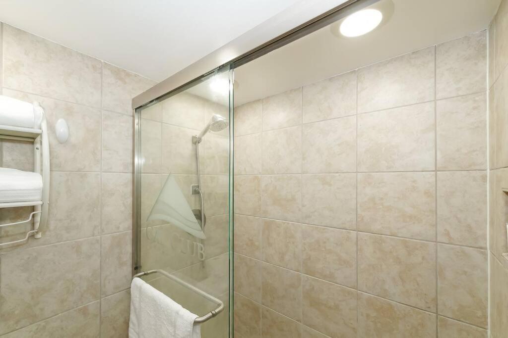 Apartment 127 - Waterfront, Heated Pool, Huge Tv, Tiki Bar & Grill
