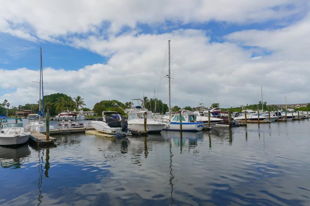 127 - Waterfront, Heated Pool, Huge Tv, Tiki Bar & Grill