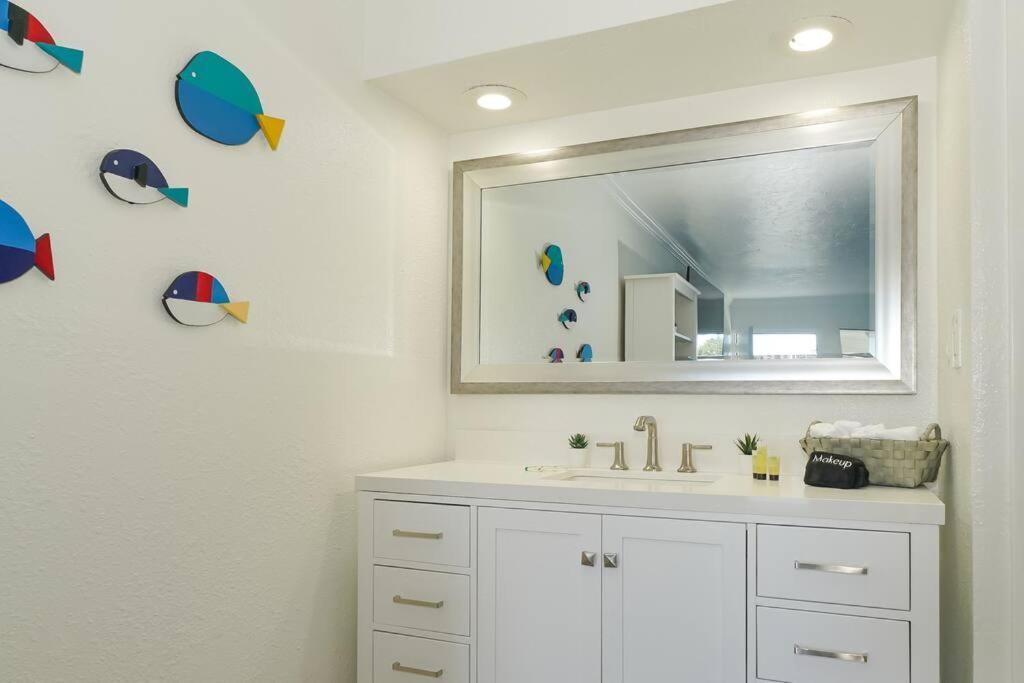127 - Waterfront, Heated Pool, Huge Tv, Tiki Bar & Grill Sarasota