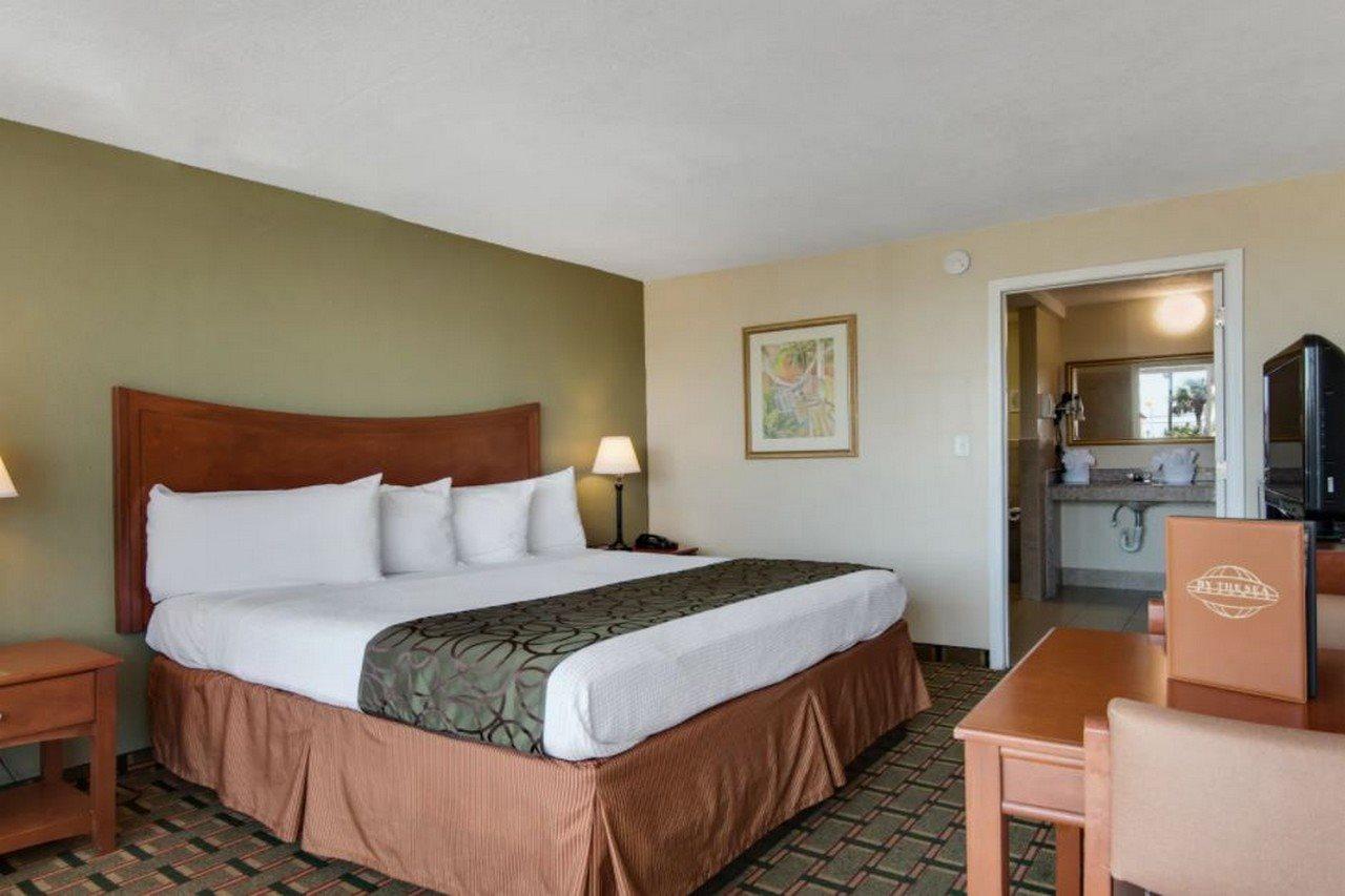 Hotel Baymont By Wyndham Panama 2*