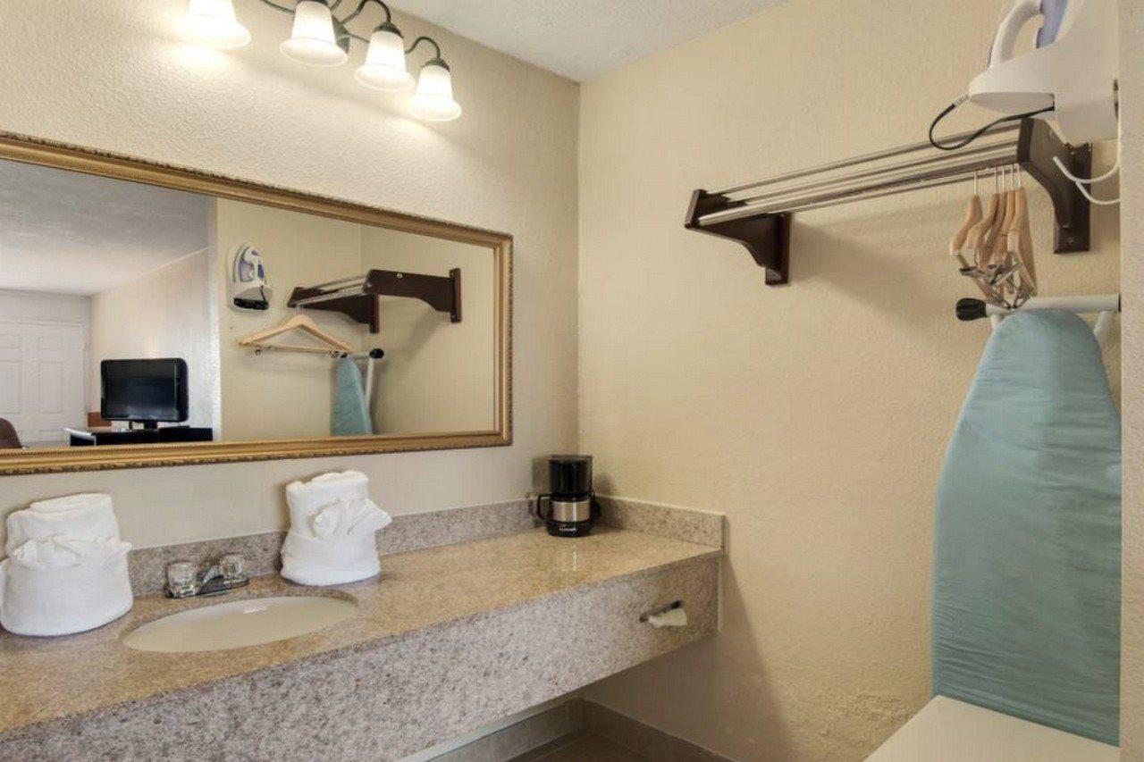 Baymont By Wyndham Panama Hotel Panama City Beach