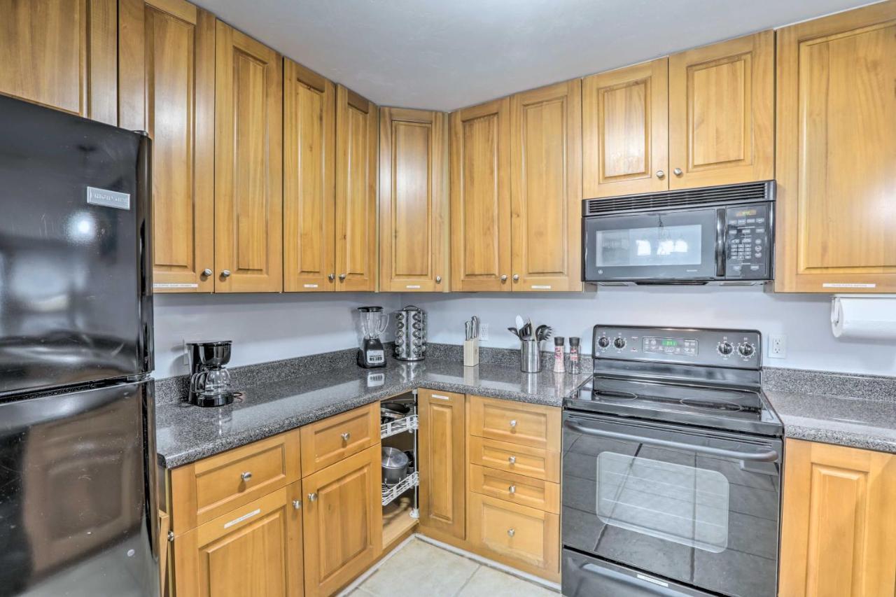 Tidy Townhome About 7 Mi To Downtown!
