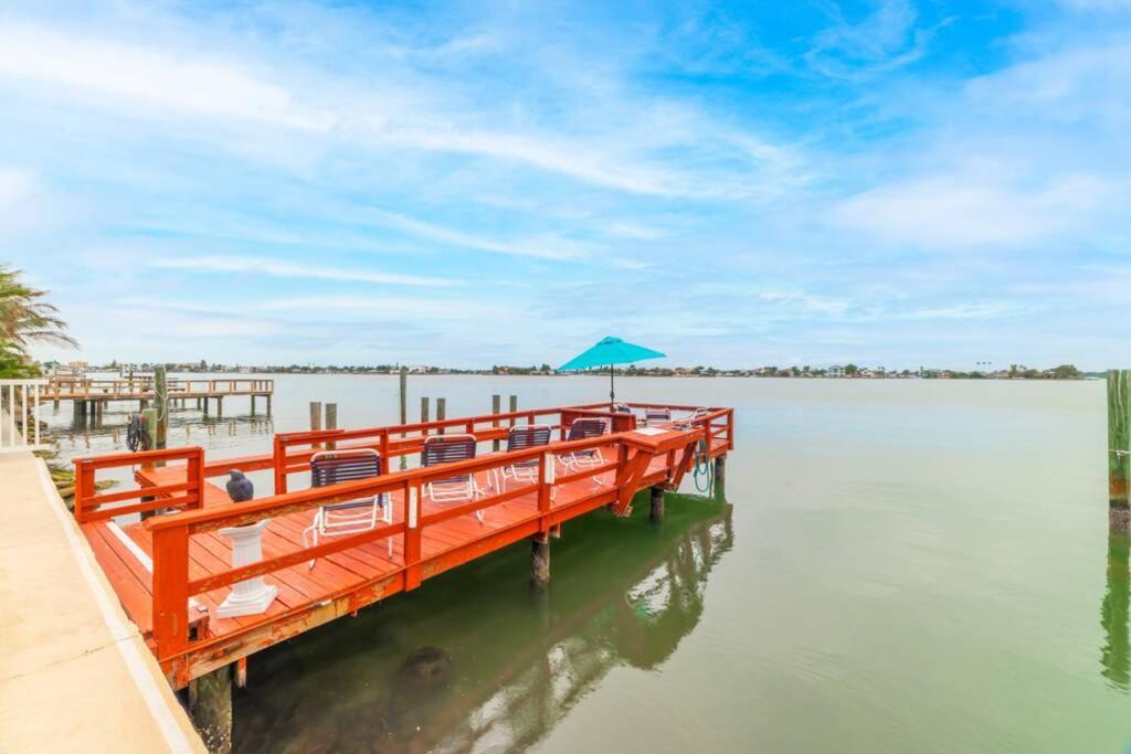 102-tiny Treasure-waterfront With Heated Pool * St. Pete Beach