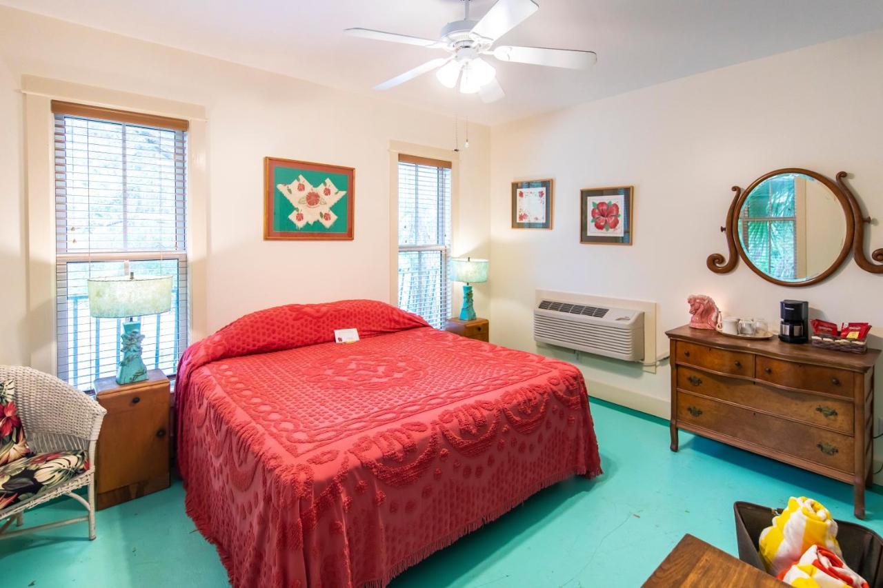 Hibiscus Coffee & Bed & Breakfast