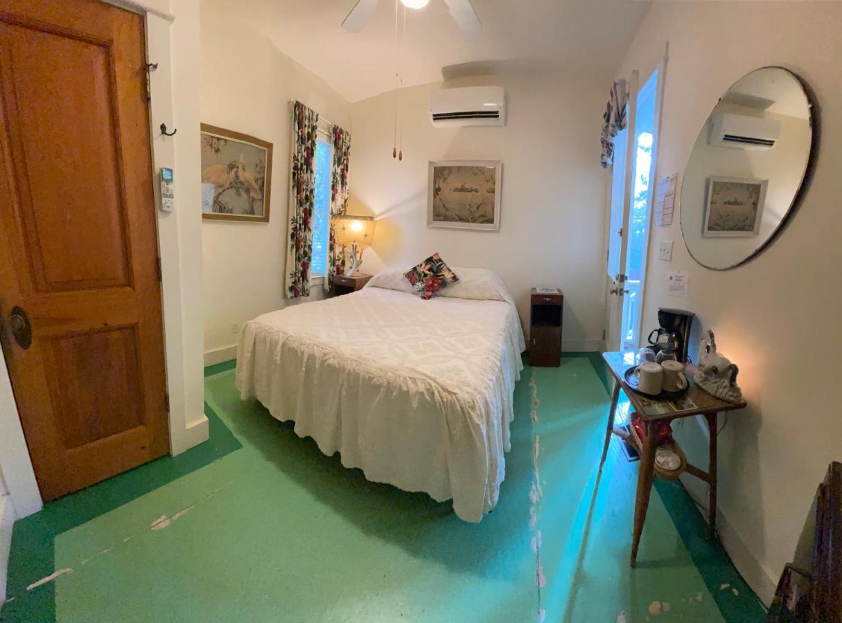 Hibiscus Coffee & Bed & Breakfast 4*