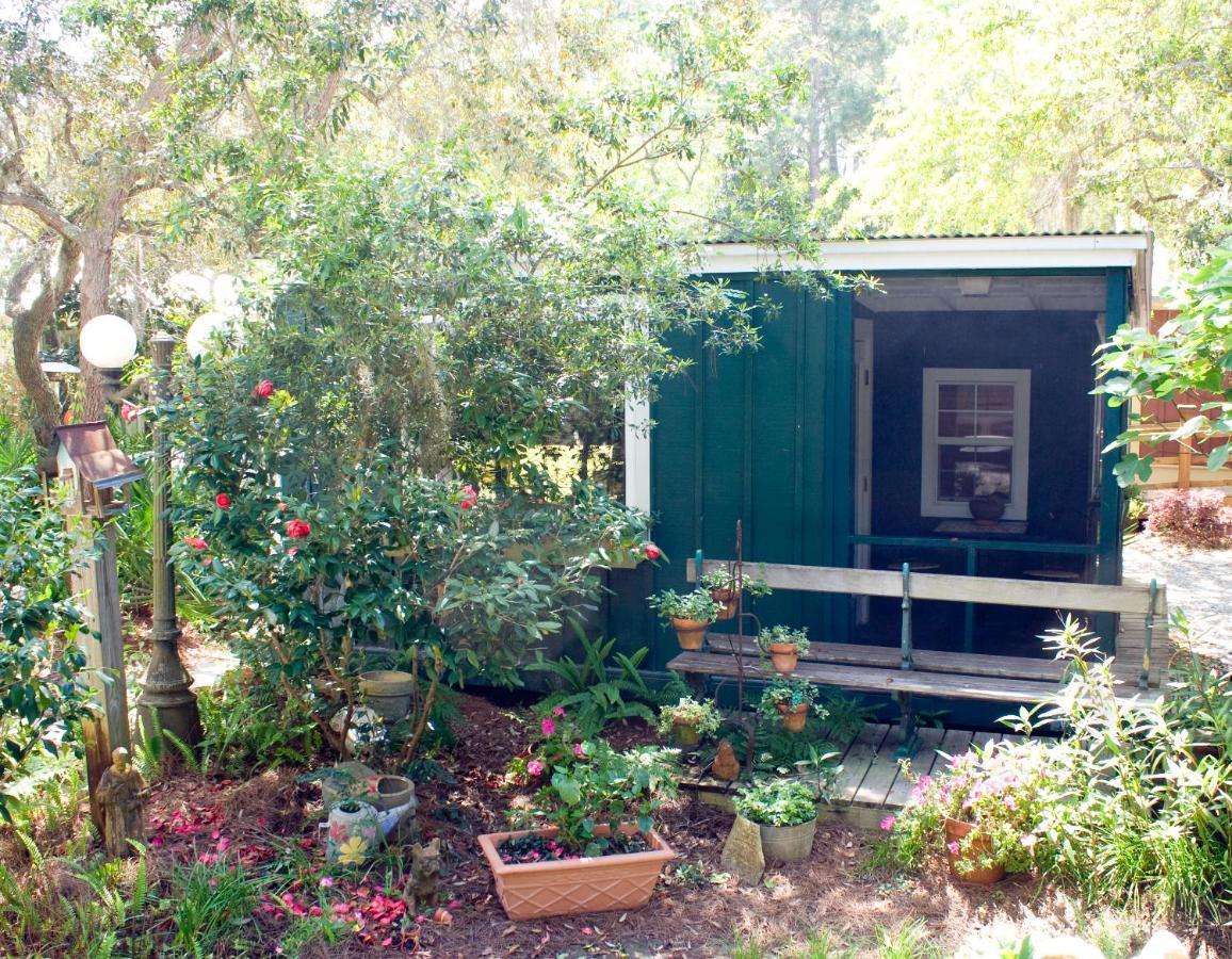 Hibiscus Coffee & Bed & Breakfast