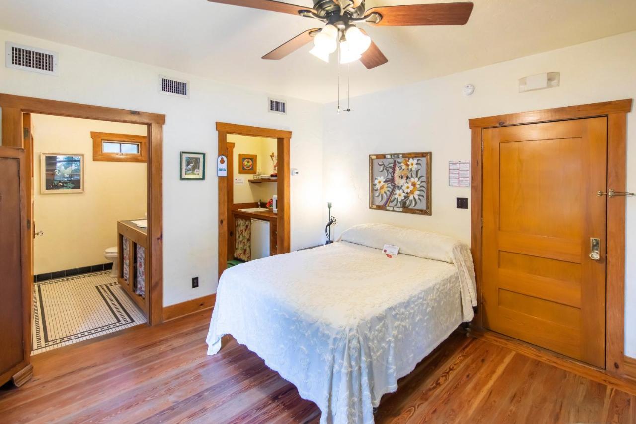 Hibiscus Coffee & Bed & Breakfast Grayton Beach