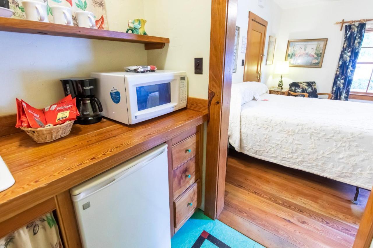Hibiscus Coffee & Bed & Breakfast Grayton Beach