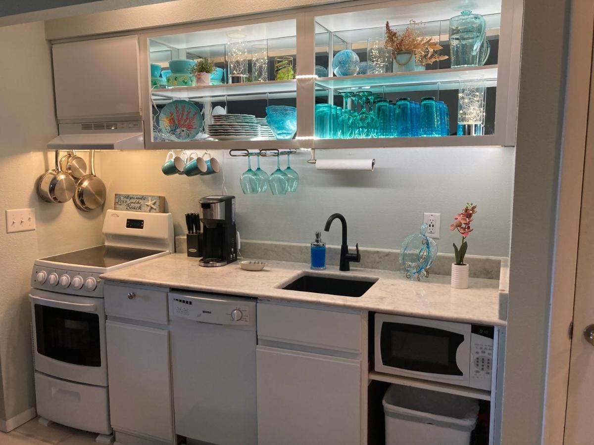 Apartment Romantic For 2-sunset Harbor Palms 1-205, Pool, Fishing Pier *