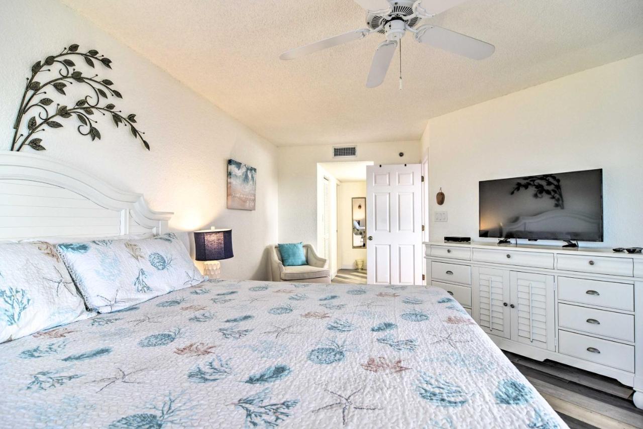 Indian Shores With Pool And Sunset View! Apartment