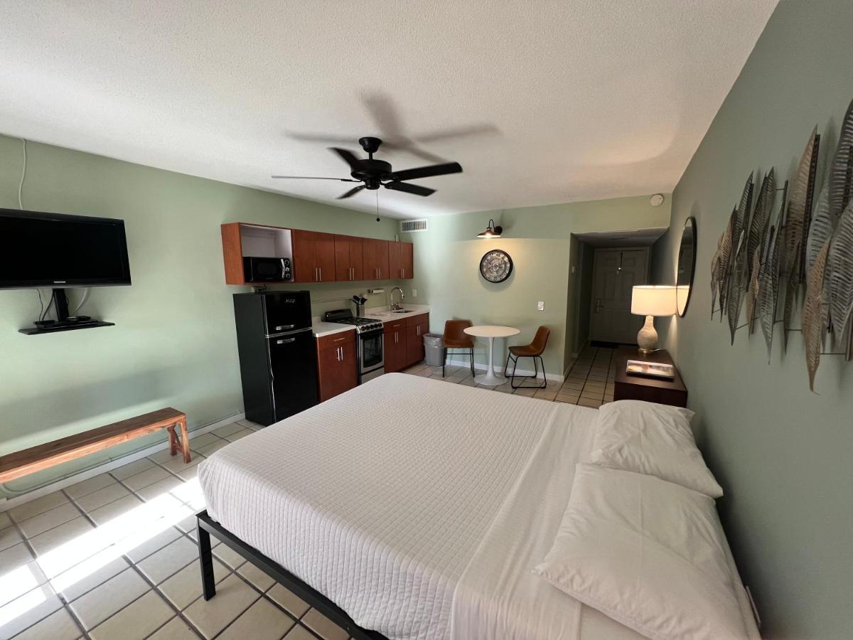 Breezy Palms Hotel